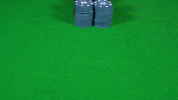 Casino, Chips auf dem Tisch — Stockvideo