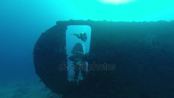 一组潜水员在红海潜水淹没 — 图库视频影像
