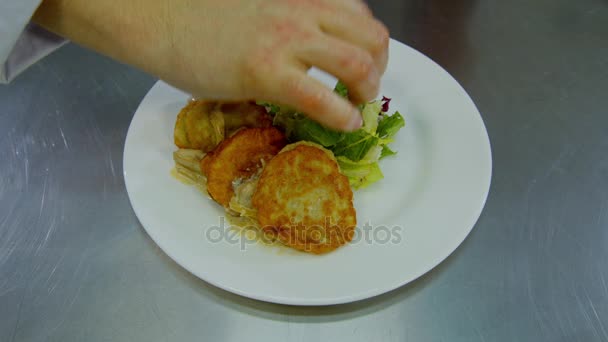 Decoration of the dish with hash Browns — Stock Video