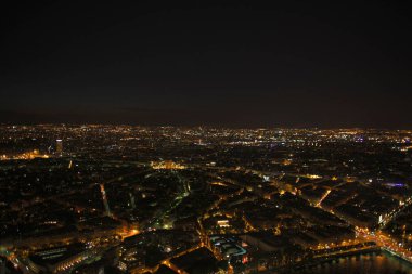 Paris. Eiffel Tower gece görünümü