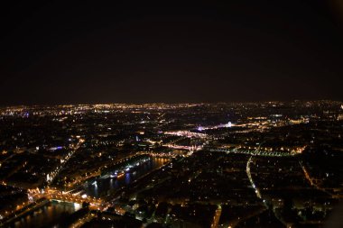 Paris. Eiffel Tower gece görünümü
