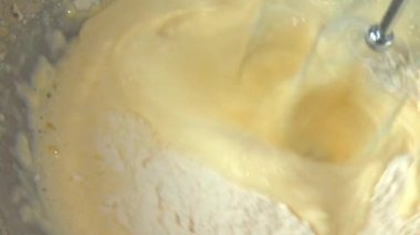 hamur ile bir mikser şanti