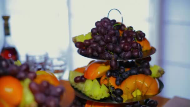 Plody jsou na desce — Stock video