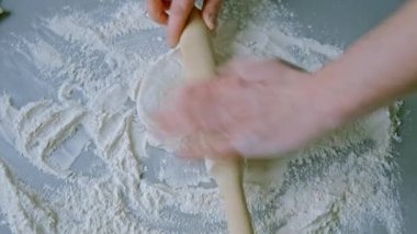 yoğurmak ve pizza hamur