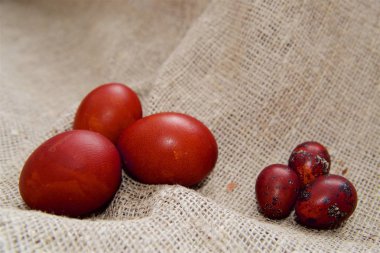 Güzel bir arka plan üzerinde Paskalya yumurtaları