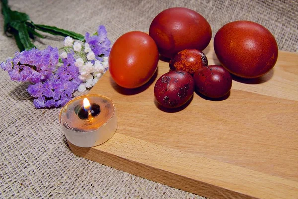 Güzel bir arka plan üzerinde Paskalya yumurtaları