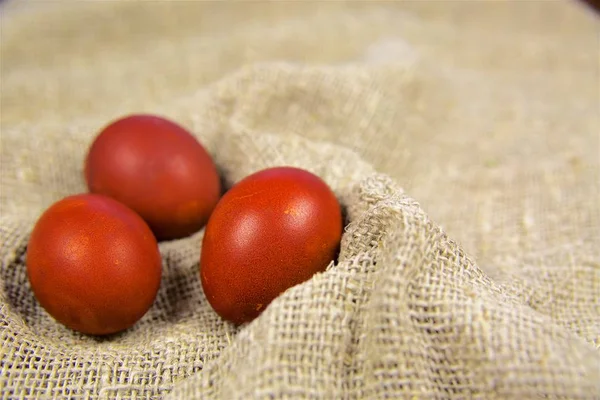Великодні яйця на красивому тлі — стокове фото