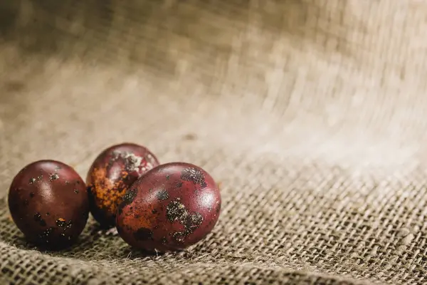 Güzel bir arka plan üzerinde Paskalya yumurtaları