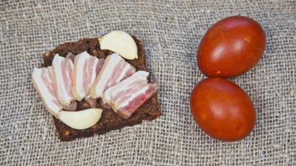 Huevos de Pascua sobre un hermoso fondo — Vídeos de Stock