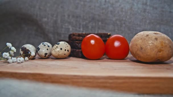 Huevos de Pascua sobre un hermoso fondo — Vídeos de Stock