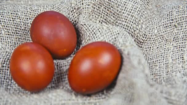 Huevos de Pascua sobre un hermoso fondo — Vídeos de Stock