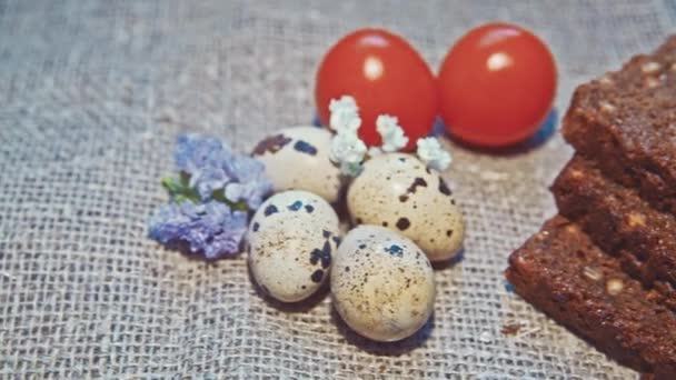 Пасхальные яйца на прекрасном фоне — стоковое видео