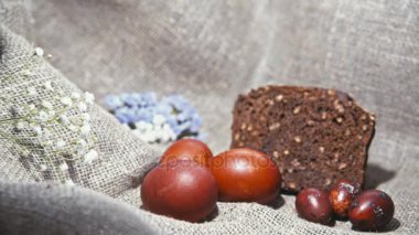 Güzel bir arka plan üzerinde Paskalya yumurtaları