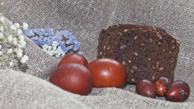 Güzel bir arka plan üzerinde Paskalya yumurtaları