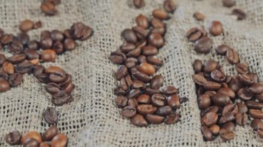 Kahve çekirdekleri closeup, tahıl, düşen, ağır çekim