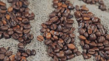 Kahve çekirdekleri closeup, tahıl, düşen, ağır çekim