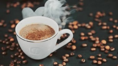 Kahve. Sıcak kahve Espresso fincan. Kahve ya da çay. Ağır çekim