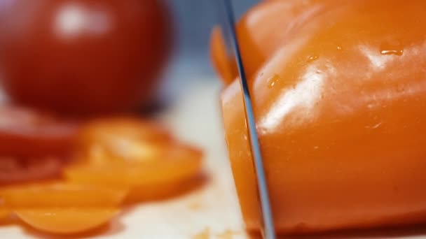 Bell pepper cut into Board, close-up — Stock Video