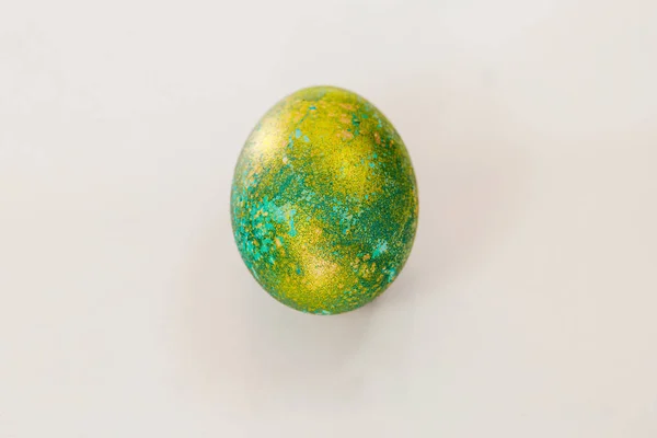 Green Easter egg on white background — Stock Photo, Image