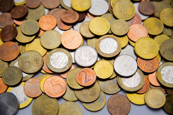 Weißrussische Münzen liegen auf dem Tisch — Stockfoto