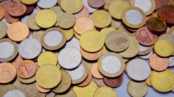 Monedas bielorrusas están sobre la mesa . — Vídeo de stock