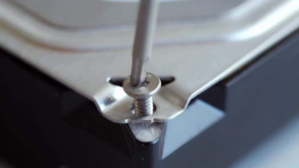 Repair the hard drive. twist the screw Hard Disk Drive Close Up — Stock Video