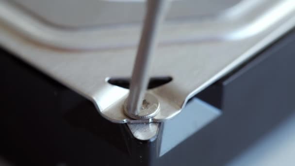 réparer le disque dur. tordre le disque dur vis Fermer 