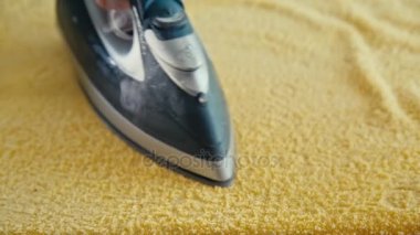 Ütü Masası, buhar havluda demir. ağır çekim