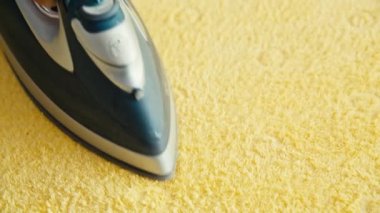 Ütü Masası, buhar havluda demir. ağır çekim