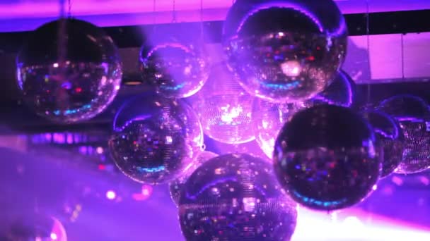 Club, lumière colorée clignotant à la discothèque — Video