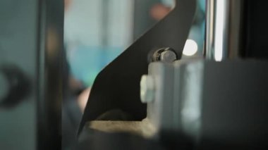 Biri çalıştığı güç simülatörü bölümü