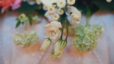 İç bir düğün salonu dekorasyon misafirler için hazır