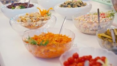 Açık büfe, salata tabağına güzeldir