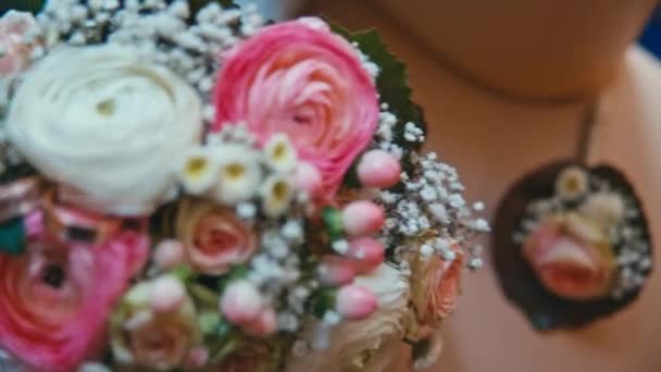 Rings lie on the Bridal bouquet — Stock Video