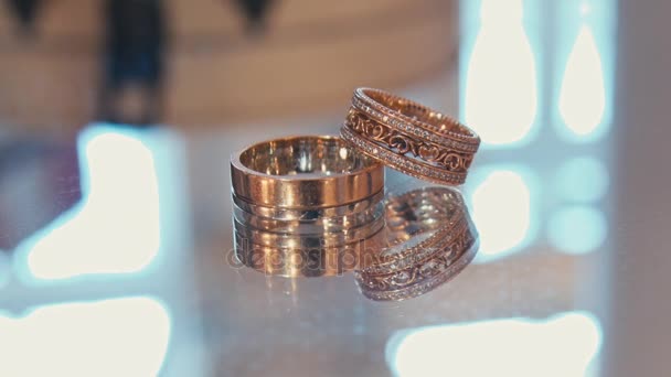Wedding rings on a shiny surface — Stock Video