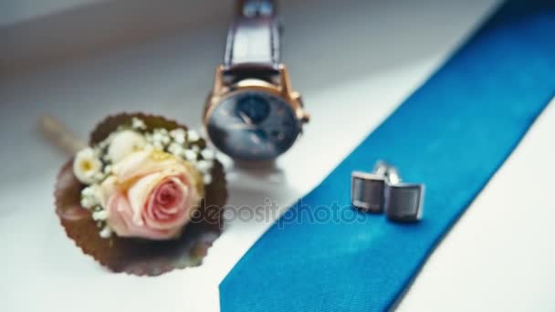 Bruiloft accessoires, corsages, manchetknopen en horloges — Stockvideo