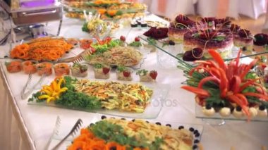 masaya güzel salata büfesi, vardır