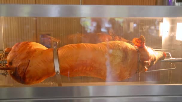 Suckling pig roasted on a spit — Stock Video
