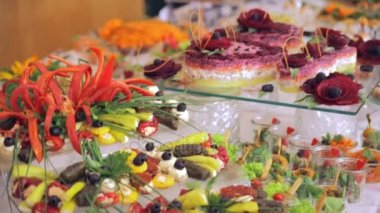 masaya güzel salata büfesi, vardır