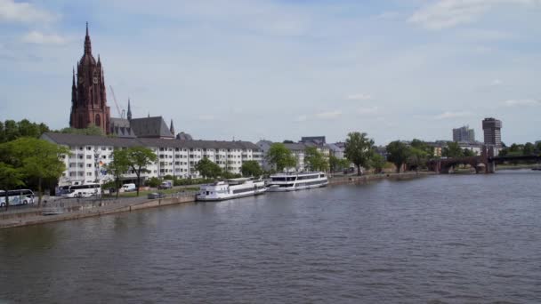 Франкфурт на Майне, июнь 2017 года при хорошей погоде — стоковое видео