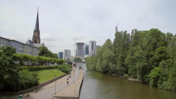 Frankfurt am main, juni 2017 i bra väder — Stockvideo