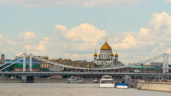 Moscú: Catedral de Cristo Salvador desde el río —  Fotos de Stock