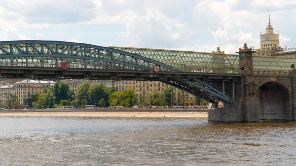 Moskva: utsikt över staden från floden — Stockfoto