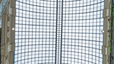 Moskova: Sakız, deponun çatısı