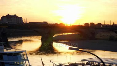 Dresden: Sunset Elbe üzerinde