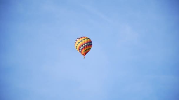 Dresden: een ballon vliegt over de stad — Stockvideo