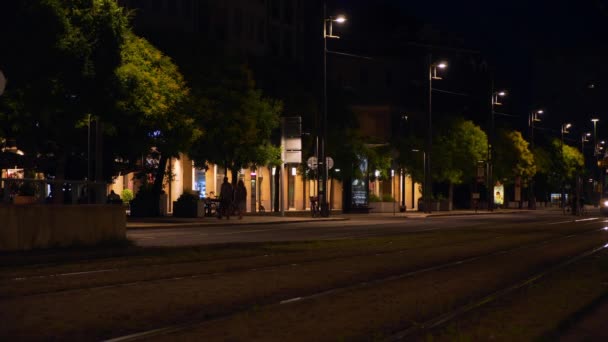 德累斯顿： 城市到了晚上，电车 — 图库视频影像