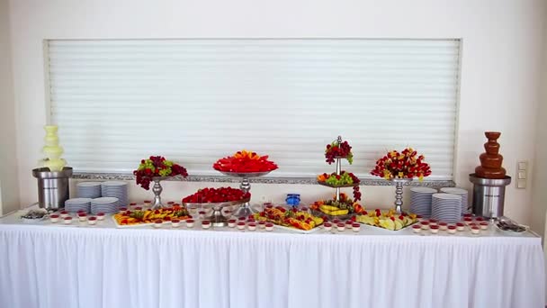 Buffet : les fruits sont beaux sur la table — Video
