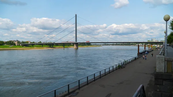 Alemania: el paseo del Rin en Dusseldorf —  Fotos de Stock