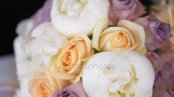 Wedding bouquet and rings on a black background — Stock Video